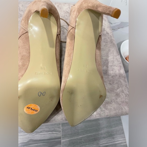 Nine West laced suede heels - Size 9 - Picture 4 of 6